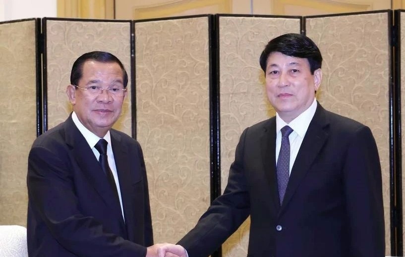 Party official hosts President of Cambodian Senate Hun Sen